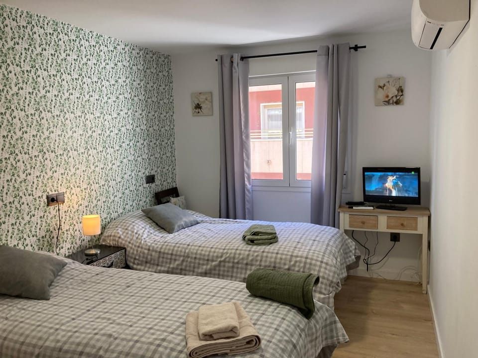 TV and multimedia, Decorative detail, Bedroom, towels