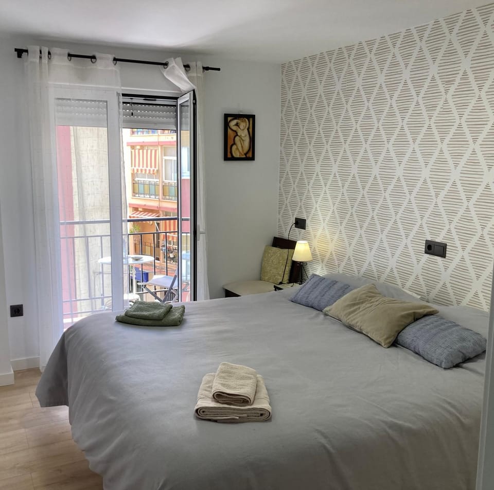 Bed, Balcony/Terrace, Decorative detail, Bedroom, towels