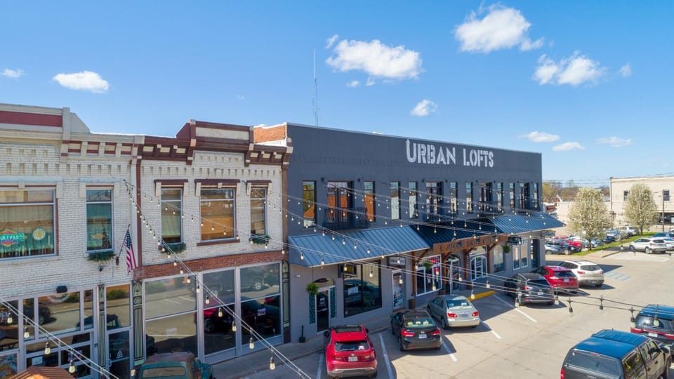 Downtown Loft Amazing Bath Tub & Shower #9 Apartment in Ozark Mountains