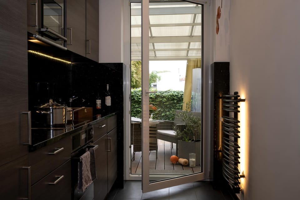 Kitchen or kitchenette, Dining area, minibar, pet friendly, stove