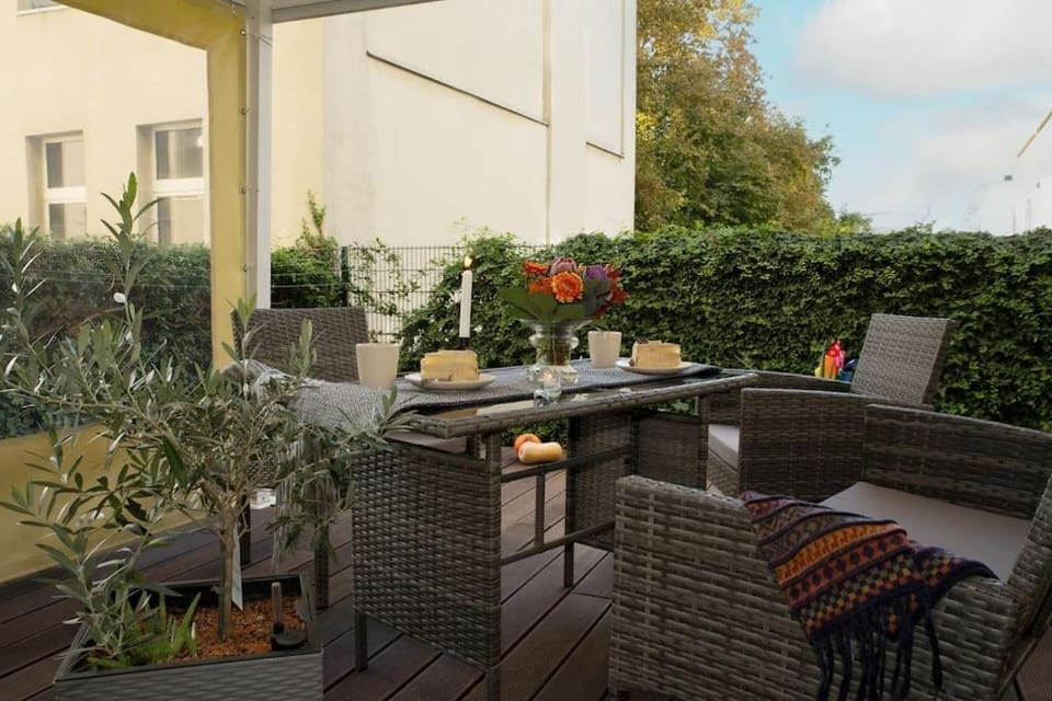 Patio, Day, Garden, View (from property/room), Balcony/Terrace, Seating area, Dining area, Garden view