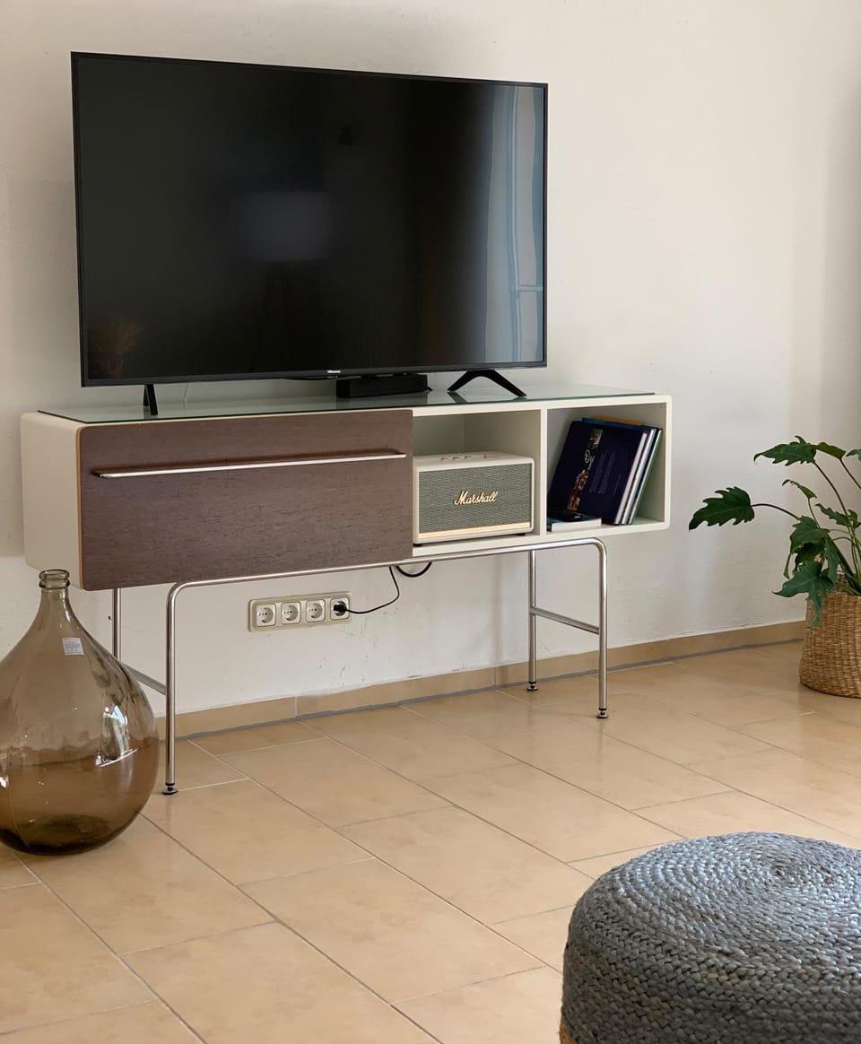 TV and multimedia, Living room, Evening entertainment