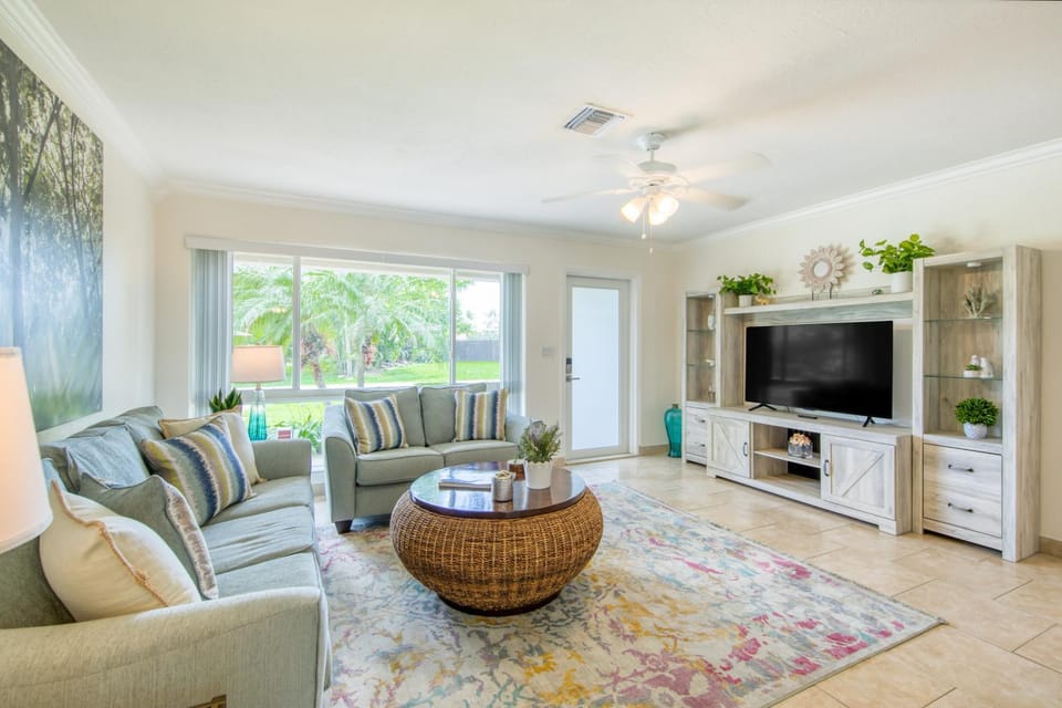 Casa Contenta House in Oakland Park