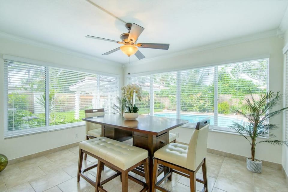 Casa Contenta House in Oakland Park