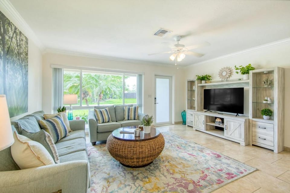 Casa Contenta House in Oakland Park