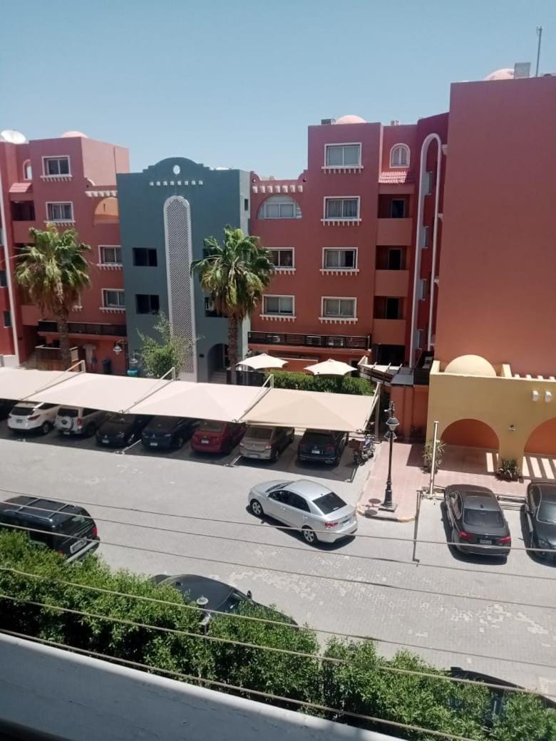 Neighbourhood, Street view, Parking