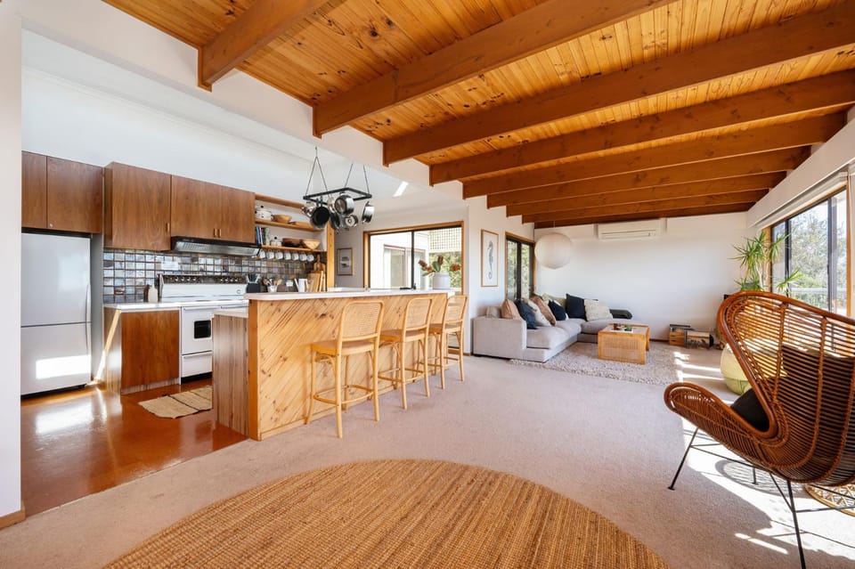 Koonya Treetops with Cedar Spa House in Melbourne Road