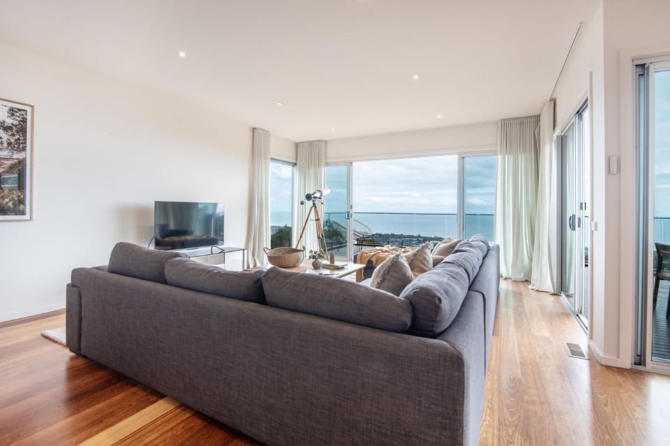 TV and multimedia, Living room, Seating area, Sea view