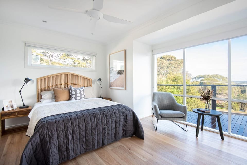 Bed, View (from property/room), Balcony/Terrace, Seating area, Bedroom, fireplace