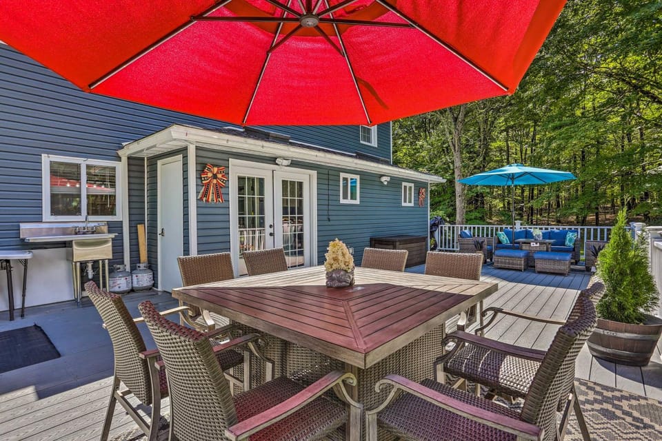 Stunning South Fallsburg Home w/ Pool & Deck! House in Hudson Valley