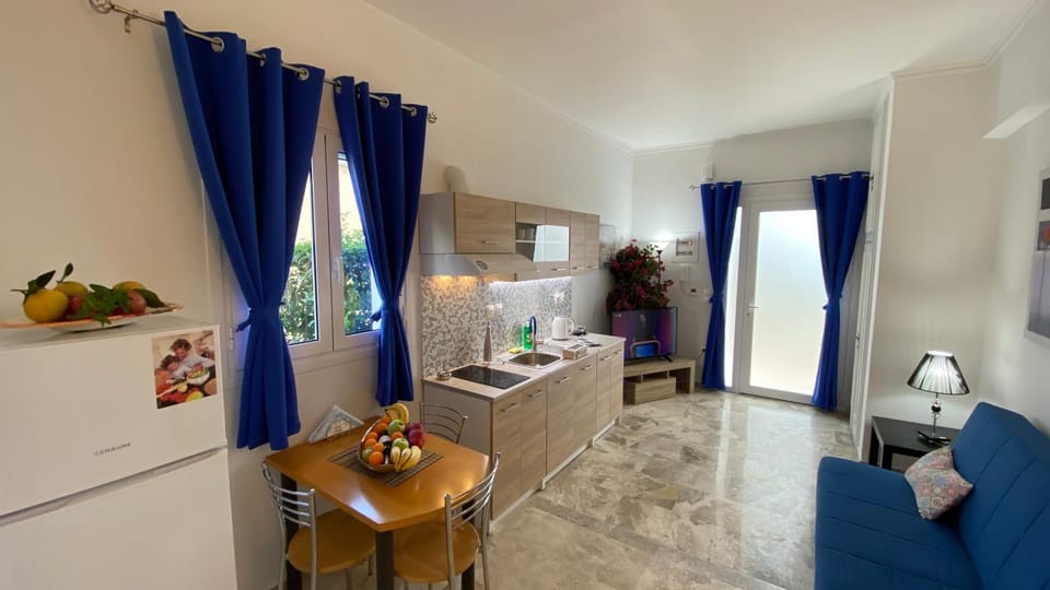 Dining area, kitchen