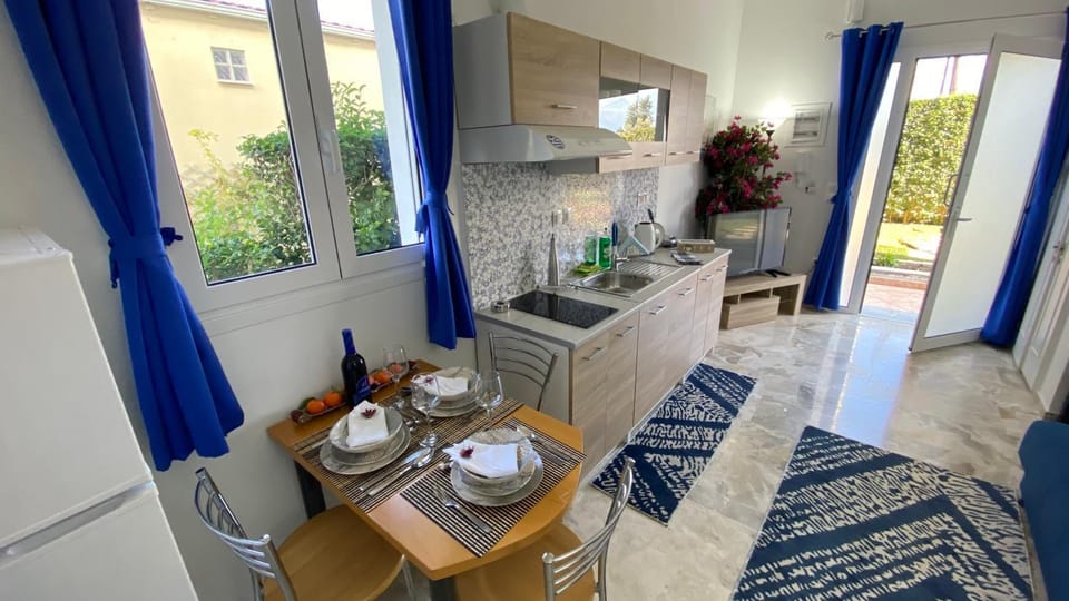 Dining area, kitchen