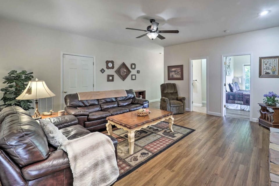 Near Sugar Mtn Resort! Mtn-View Outdoor Basecamp Apartment in Seven Devils