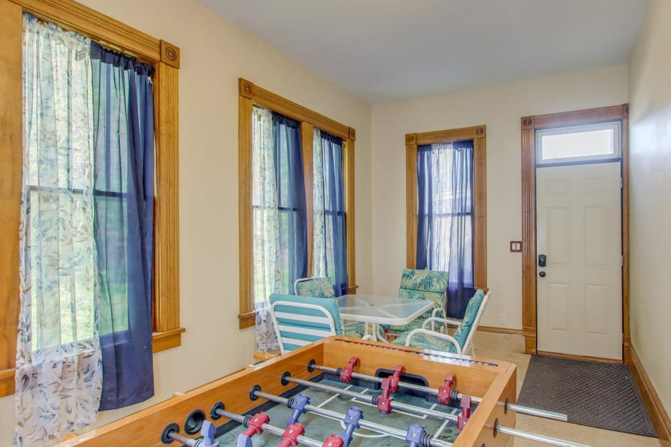 < 1 Mi to Downtown: Historic Dubuque Gem! House in Dubuque