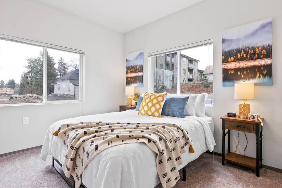 Full ADA Unit - 2 Bed 2 Bath Unit Near Downtown Apartment in Spokane