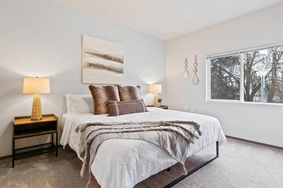 Full ADA Unit - 2 Bed 2 Bath Unit Near Downtown Apartment in Spokane