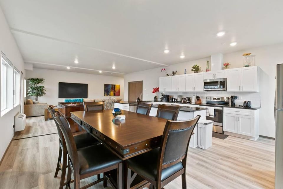 HUGE-Fun-Trendy Apt by Perry District & Downtown Apartment in Spokane