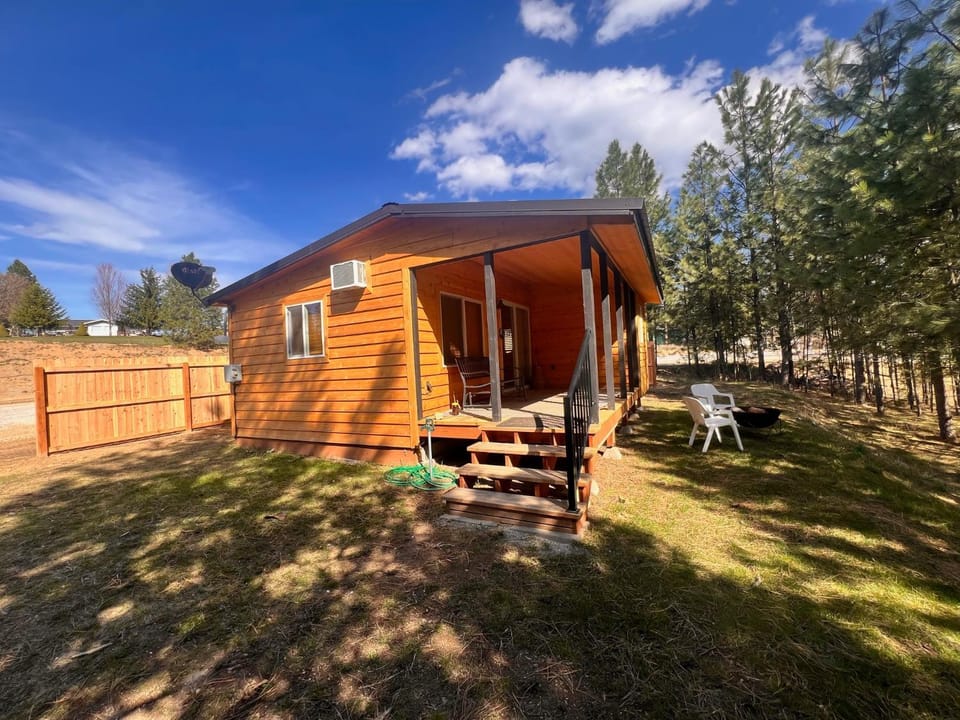 Property building, Patio, Spring, Day, Natural landscape, Garden, Garden view