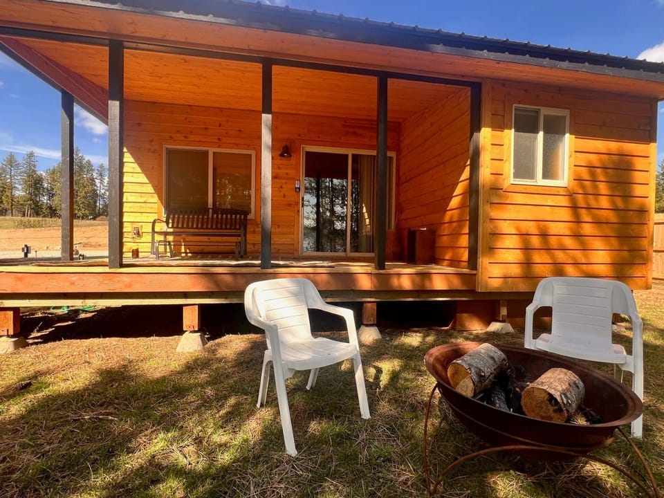 Property building, Patio, Day