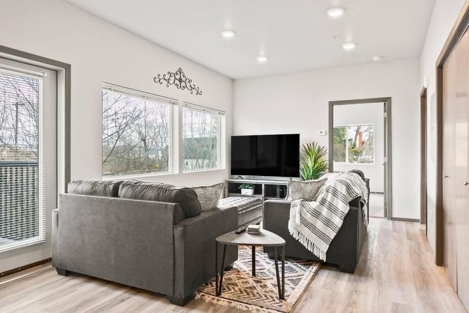 Spacious NEW 2 bed 2 bath apt by Downtown Spokane Apartment in Spokane
