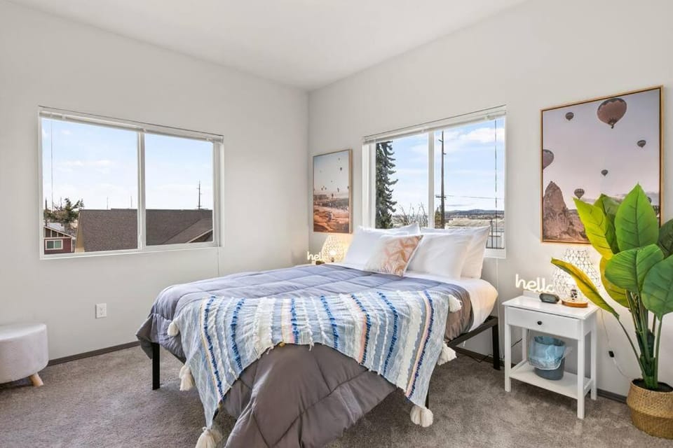 Great New 2 Bed 2 Bath Near Perry District and DT Apartment in Spokane