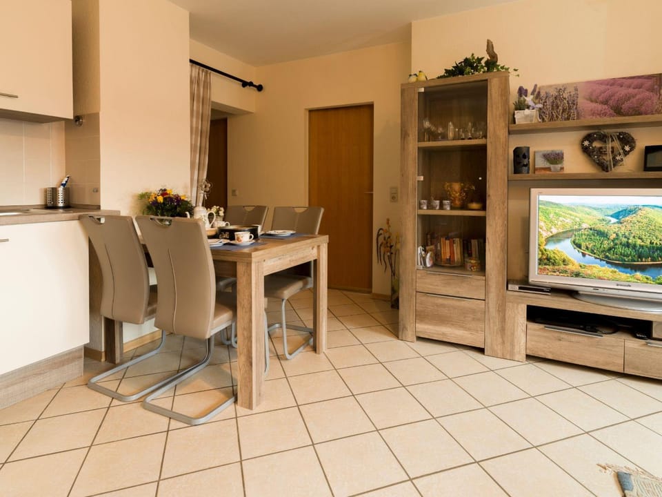 TV and multimedia, Kitchen or kitchenette, Dining area