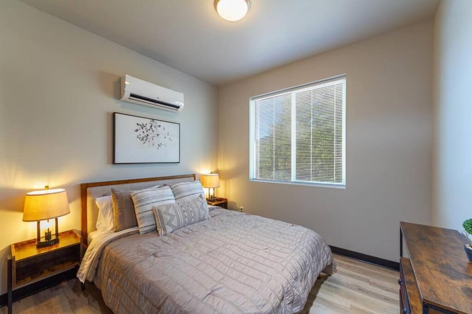 Gorgeous Triplex Unit With Spectacular Lake Views! House in Franklin D Roosevelt Lake