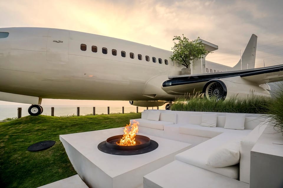 Property building, Garden, Seating area, Garden view, Sea view