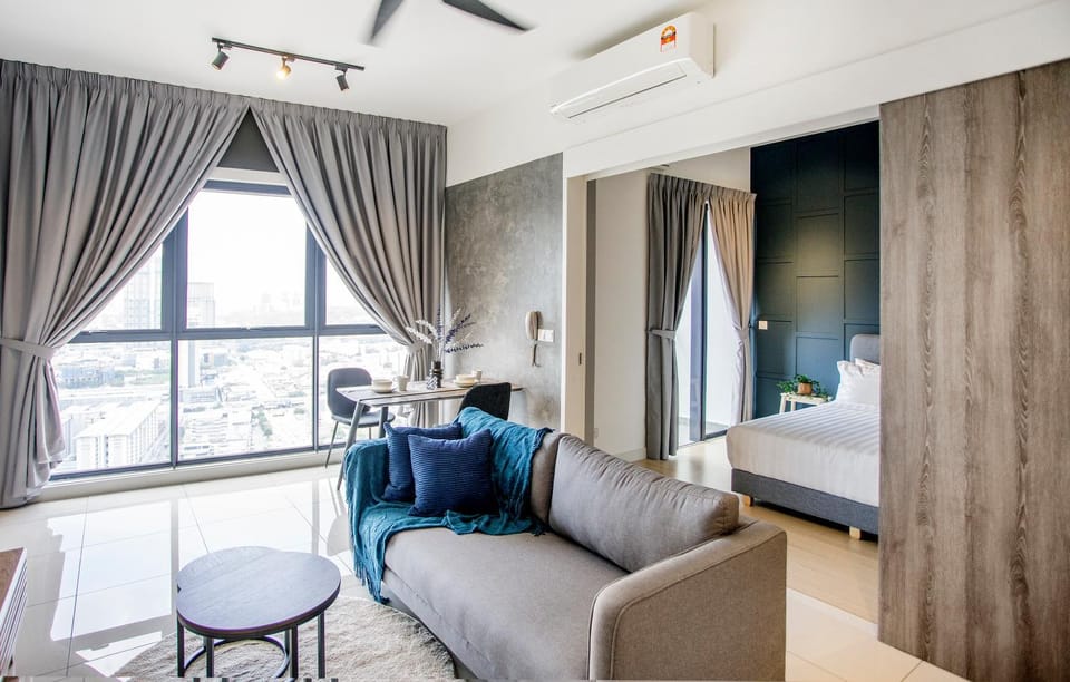 Bed, Living room, Photo of the whole room, Seating area, Bedroom, air conditioner