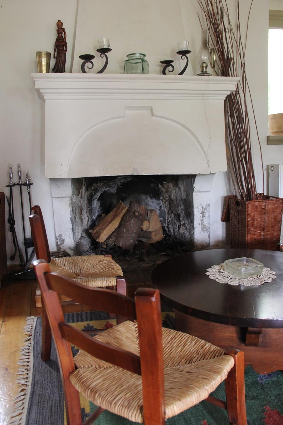 Seating area, flat iron