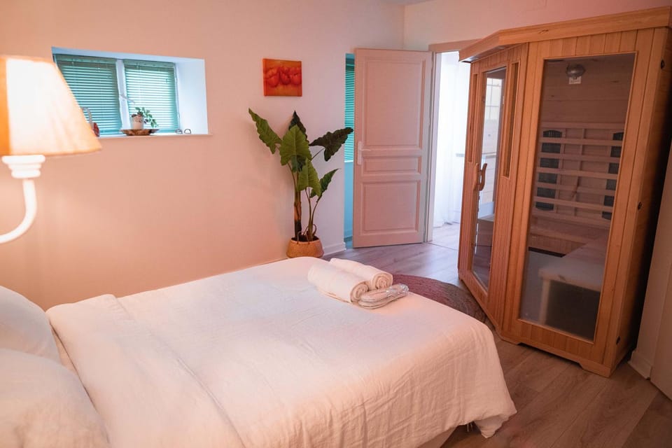 Sauna, Bedroom