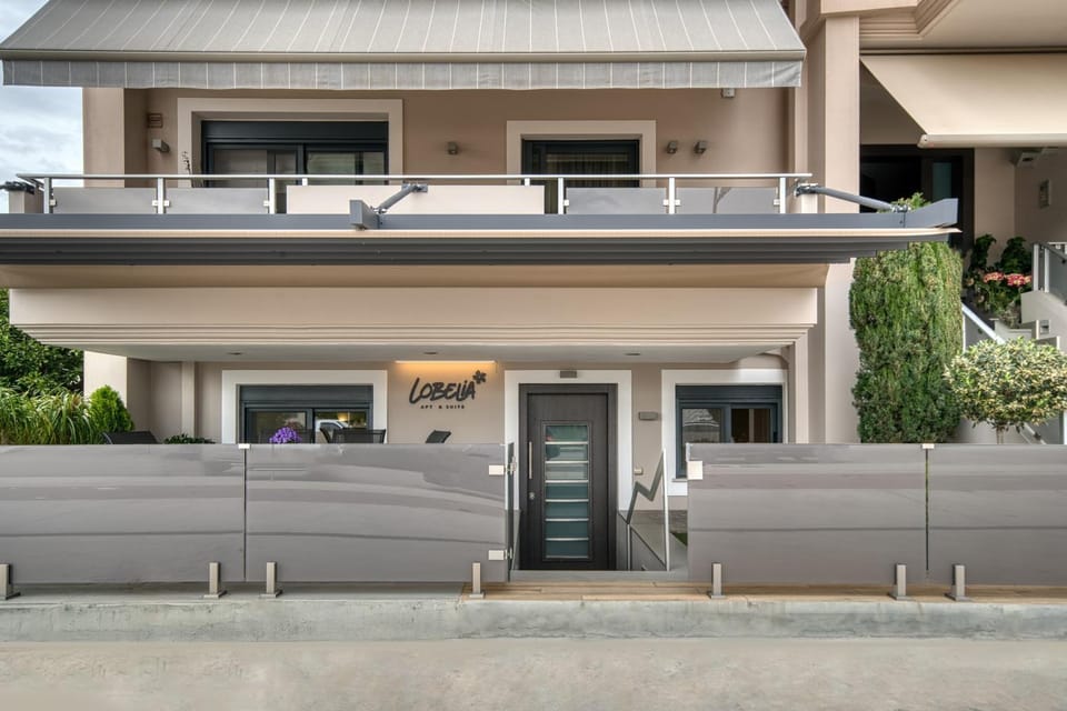 Property building, Property logo or sign, Other, group of guests, group of guests, Family, Parking
