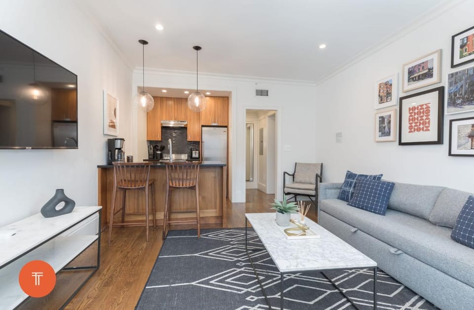 TV and multimedia, Kitchen or kitchenette, Living room, Seating area, Dining area, oven