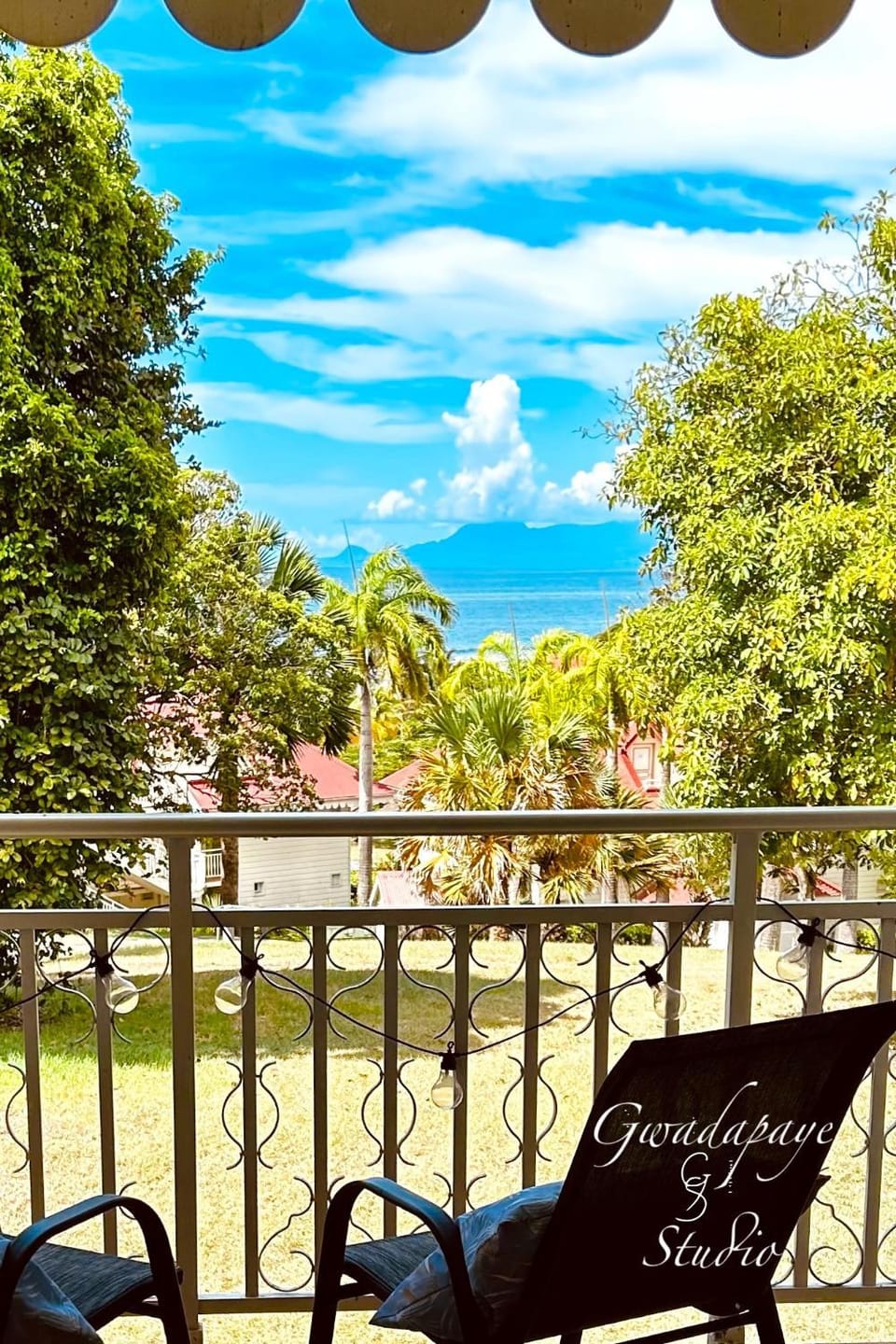 Vue Exclusive Mer et Volcan, Village Vacances avec Plage et Piscine, Les Gwadastudios Apartment in Sainte-Anne
