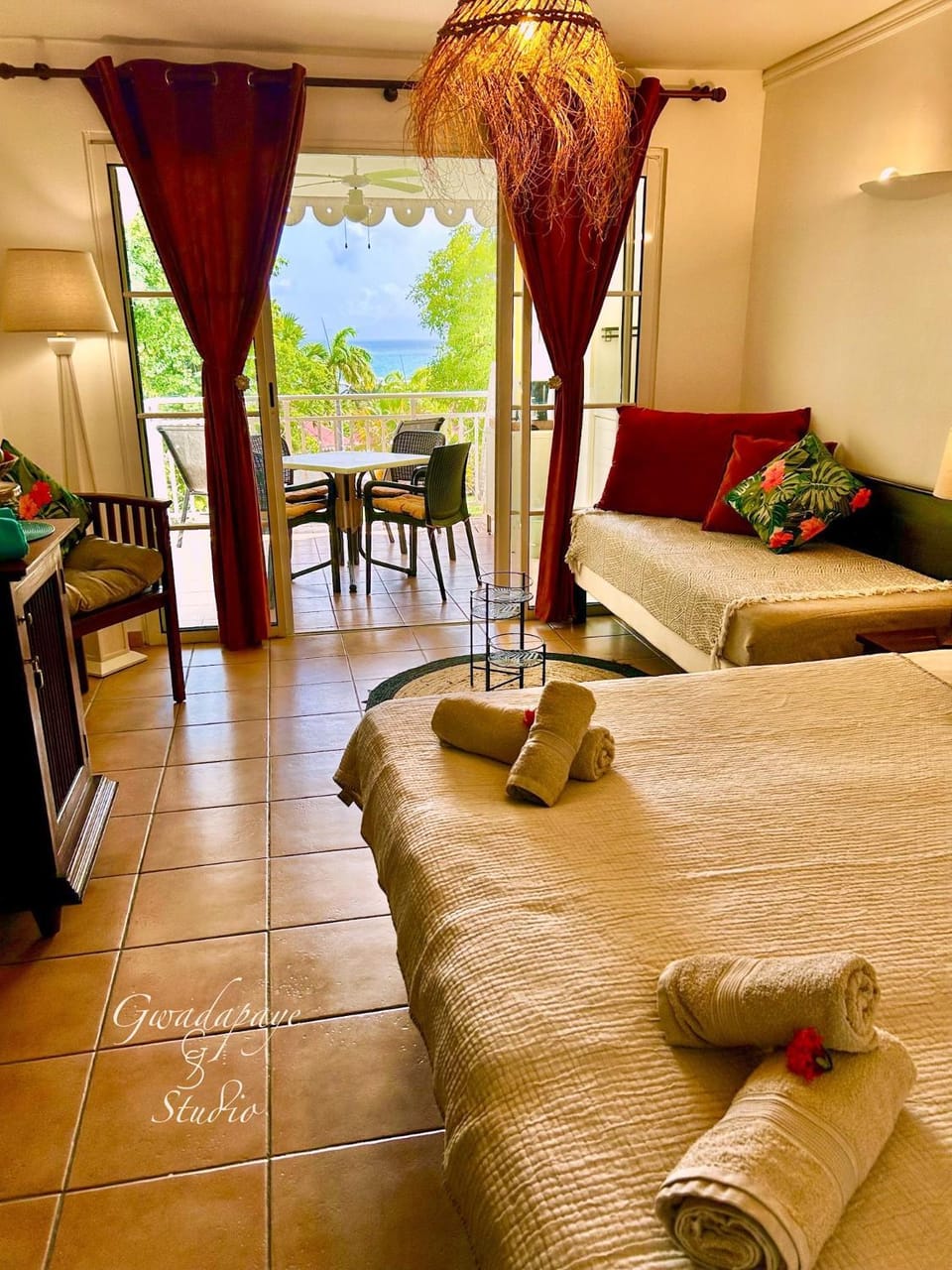 Vue Exclusive Mer et Volcan, Village Vacances avec Plage et Piscine, Les Gwadastudios Apartment in Sainte-Anne