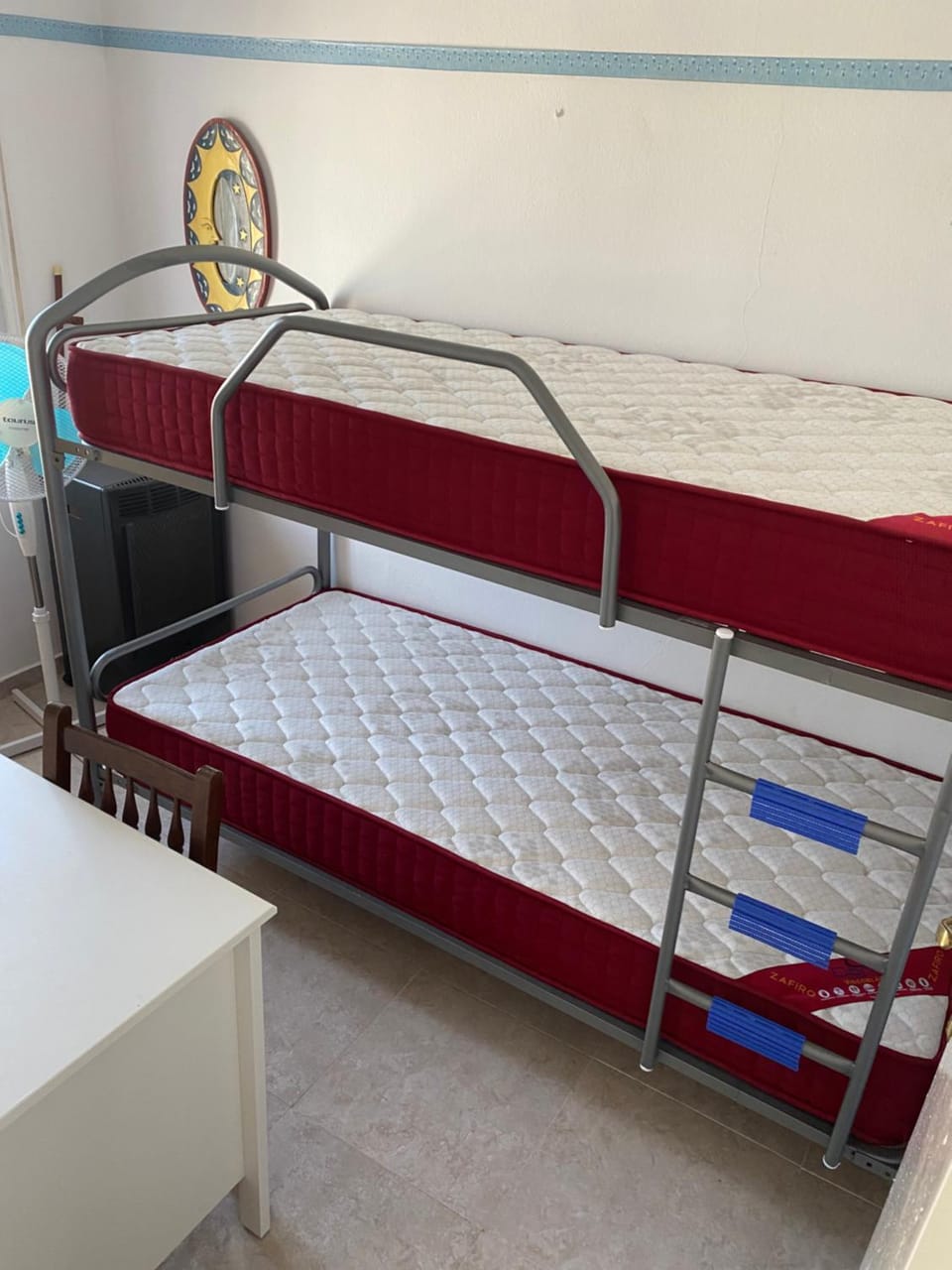 Bedroom, bunk bed