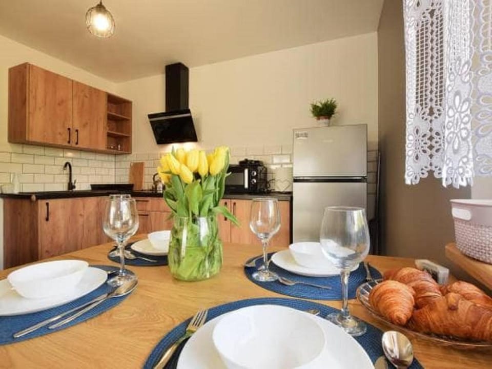 Kitchen or kitchenette, Dining area, Food