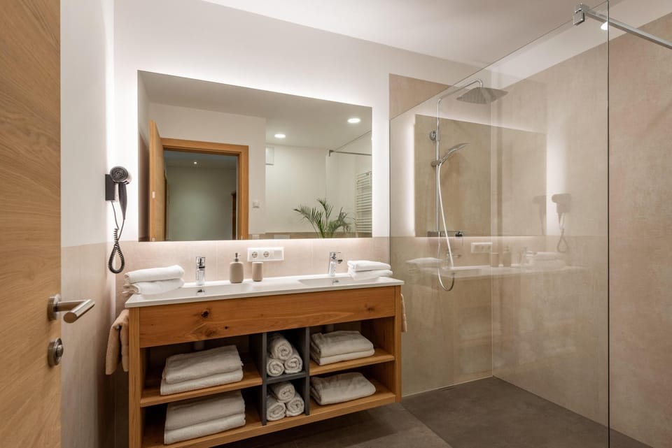 Shower, Bathroom, towels