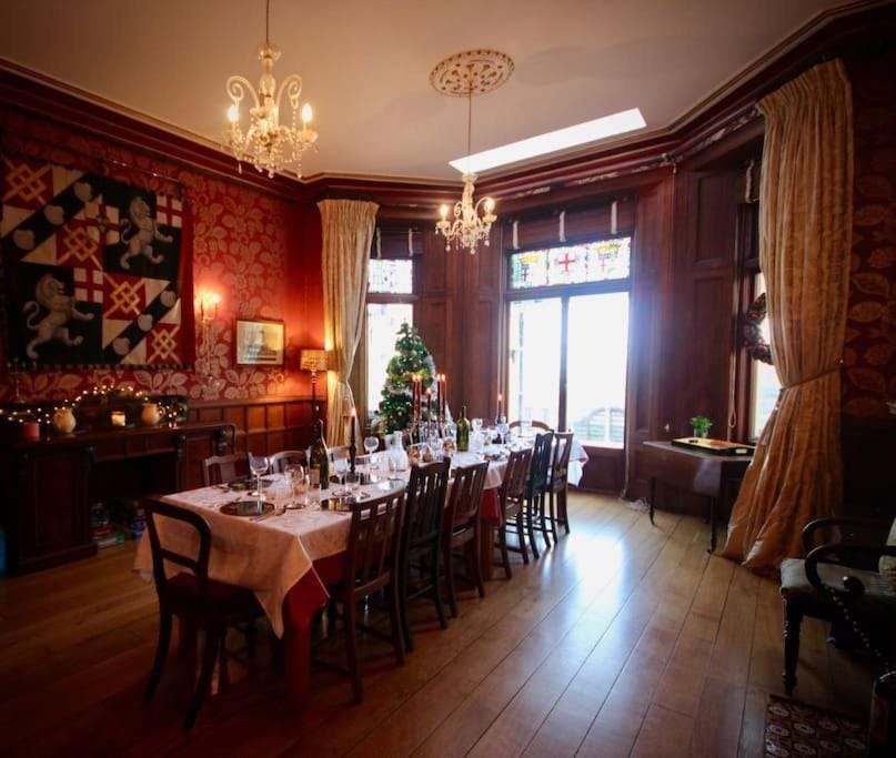 Seating area, Dining area