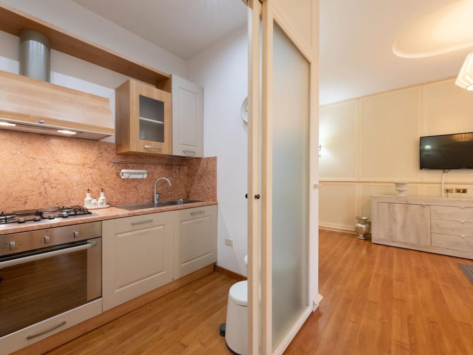 Kitchen or kitchenette, pet friendly, stove