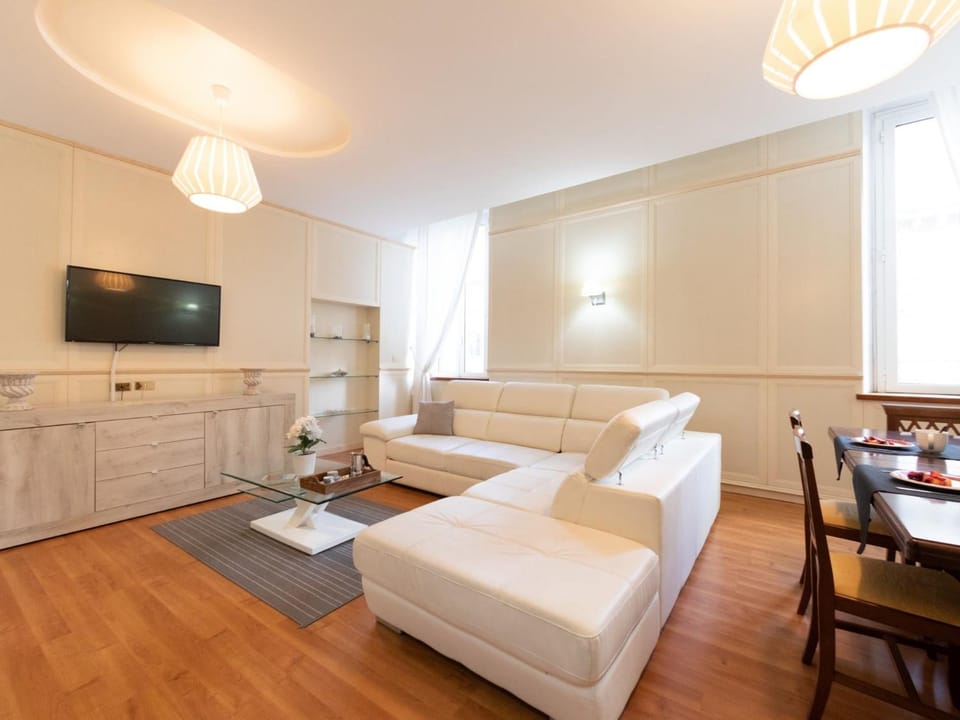 Communal lounge/ TV room, TV and multimedia, Living room, Seating area
