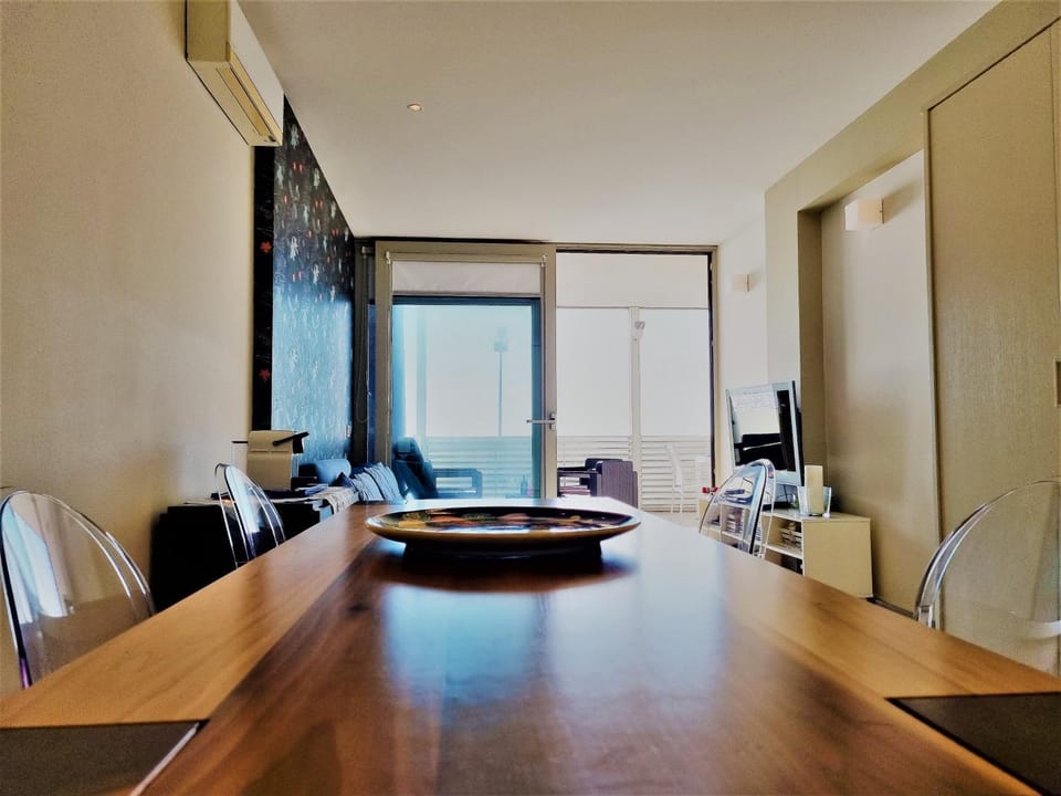 TV and multimedia, Living room, Seating area, Dining area, hair dresser
