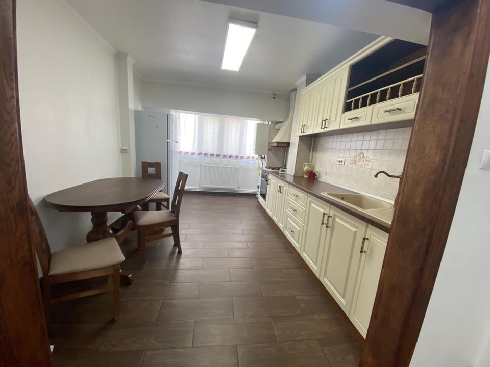 Kitchen or kitchenette, Dining area, pet friendly