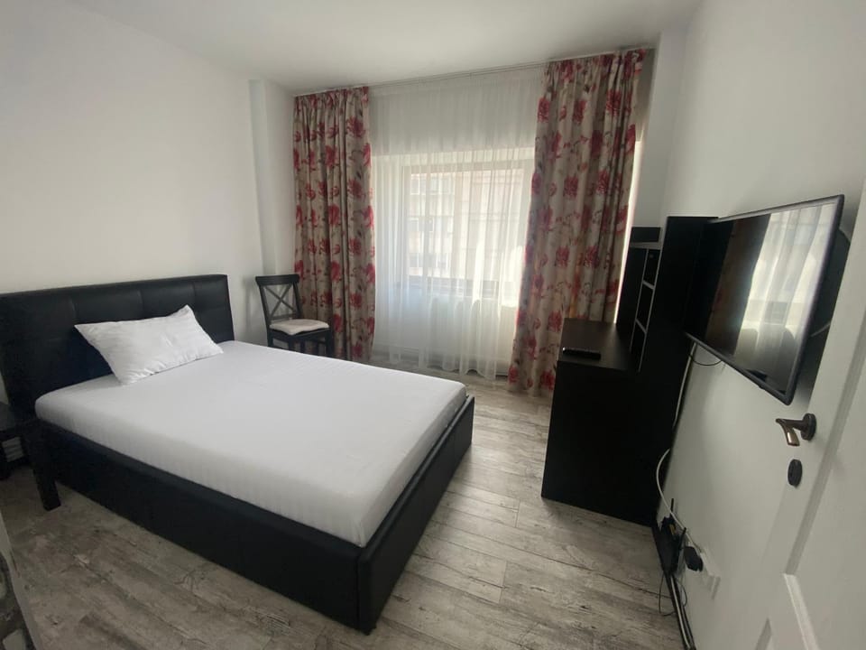 TV and multimedia, Photo of the whole room, Bedroom