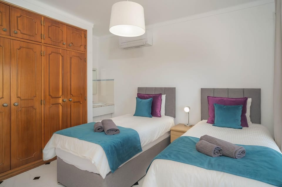Casa SP- Villa with heated pool near Vilamoura, Vale do Lobo House in Quarteira