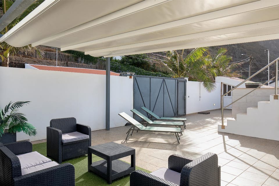 villa com piscina entre o mar e as montanhas Villa in Madeira District