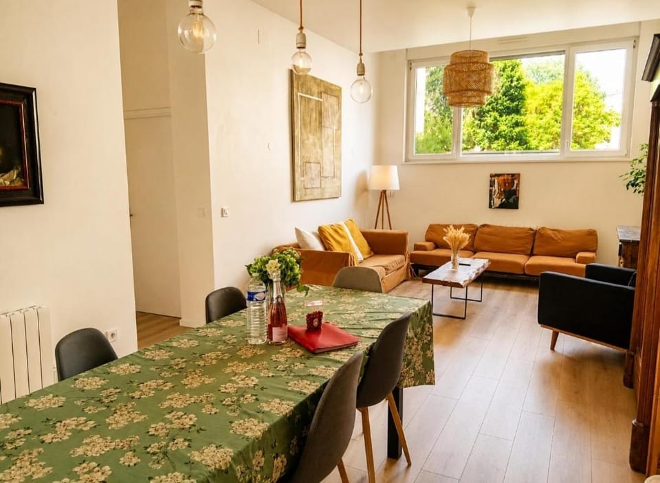 R Appartement Cosy Orangerie 120 m2 pour 6 personne parking gratuit proche centre Apartment in Strasbourg