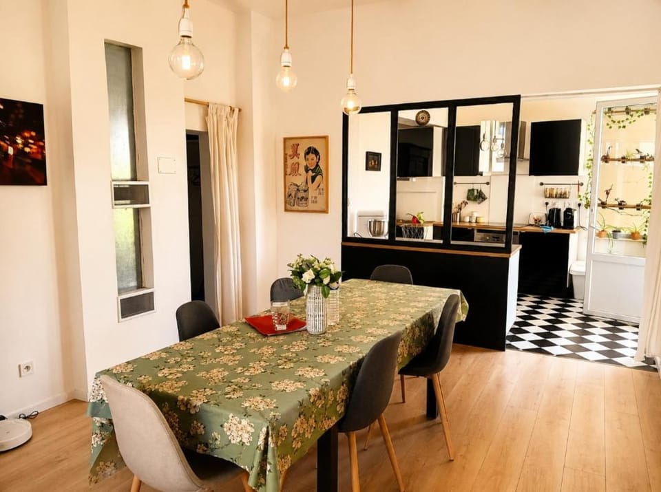 R Appartement Cosy Orangerie 120 m2 pour 6 personne parking gratuit proche centre Apartment in Strasbourg