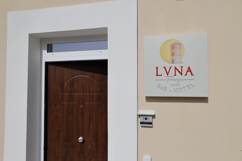 Property building, Facade/entrance, Property logo or sign, Logo/Certificate/Sign