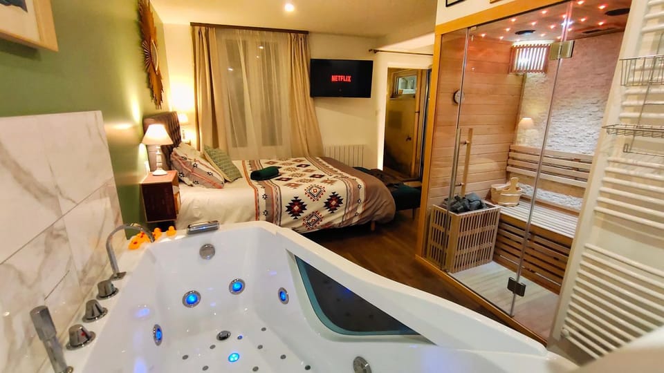 Votre Escale Jungle Sauna & Spa Apartment in Pays de la Loire